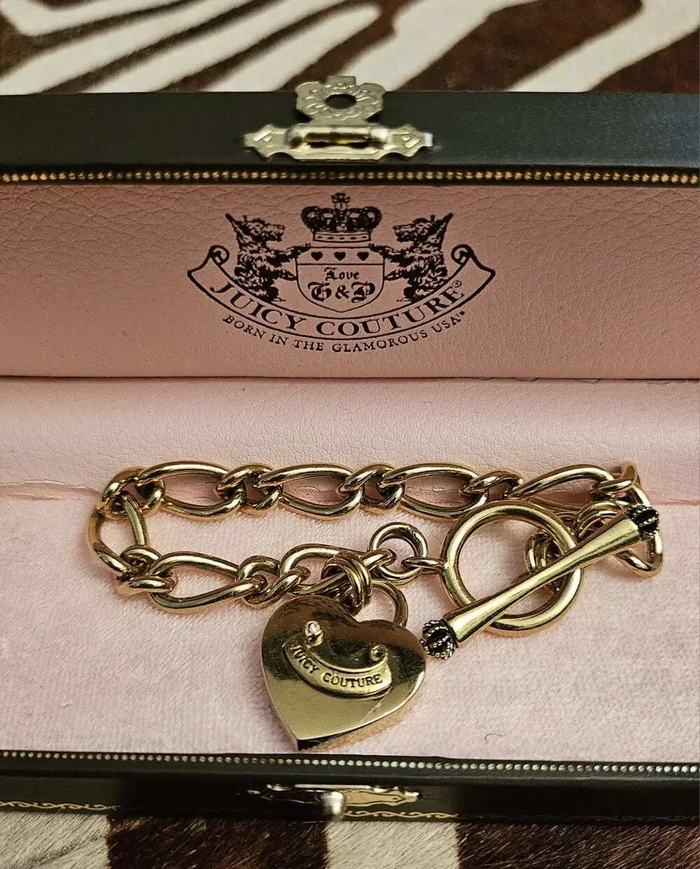 Vintage Y2K Juicy Couture Gold Tone Puffy Heart Bracelet 7